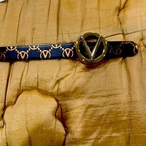 Valentino by Mario Valentino gold logo leather belt in excellent condition.
